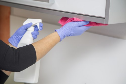 Natural deodorizing during mattress cleaning with baking soda